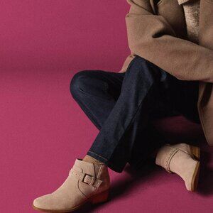 Clarks Danyelle Wish Light Taupe Suede Booties - Size 10W - NWOT